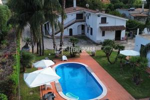 Residenza di Prestigio con Piscina e Dependance Pr