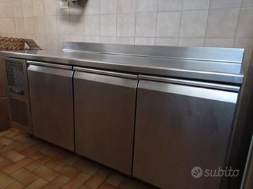 tavolo refrigerato COLD LINE  GN 1/1  tre porte 