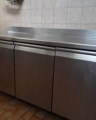 tavolo refrigerato COLD LINE  GN 1/1  tre porte 