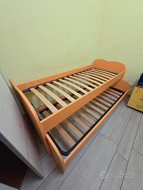 Letto doppio scorrevole con ruote.