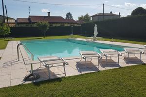 Trilocale con Giardino, 2 Camere e Piscina