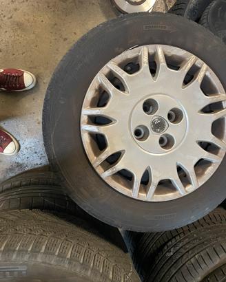 Pneumatici con cerchi in ferro 185/65 r14