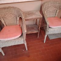 Poltroncine e tavolino in vimine