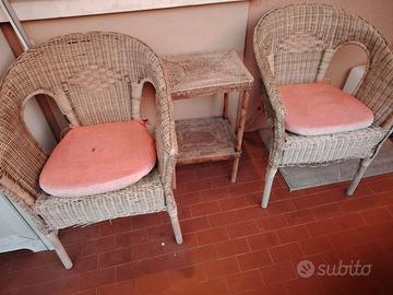 Poltroncine e tavolino in vimine