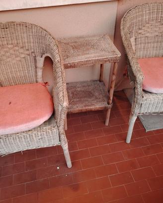 Poltroncine e tavolino in vimine