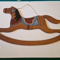 Cavallo a dondolo da muro grande