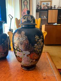 Vaso con coperchio stile giapponese decorato
