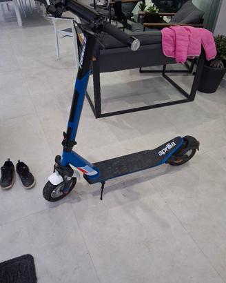 monopattino elettrico aprilia tuareg 