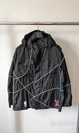 Louis Vuitton NBA NBA ALL OVER LOGO PARKA, tg. 48