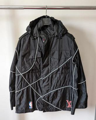 Louis Vuitton NBA NBA ALL OVER LOGO PARKA, tg. 48