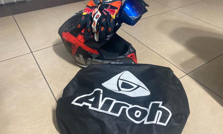 casco motocross e guanti