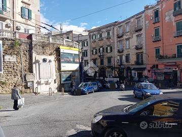 NEGOZIO A NAPOLI