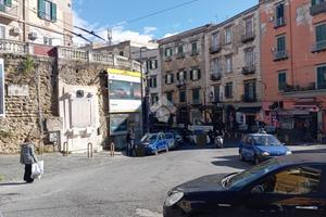 NEGOZIO A NAPOLI
