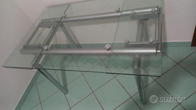 tavolo di vetro