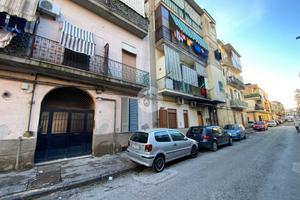 2 LOCALI A NAPOLI