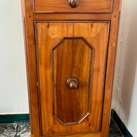 Comodino antico