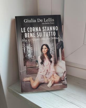 Le corna stanno bene su tutto 