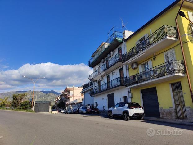 3 LOCALI A GIARDINI NAXOS