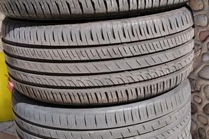 gomme 235/45/18