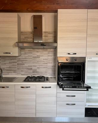 cucina e tavolo