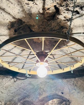 Lampadario Vecchia ruota di carro