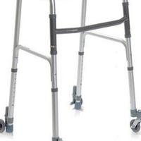 Girello per anziani con rotelle