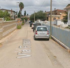 Nettuno, bilocale compreso di giardino e box
