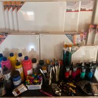 Kit pittura: cavalletti, tele, acrilici, pennelli