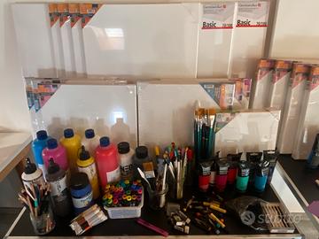 Kit pittura: cavalletti, tele, acrilici, pennelli