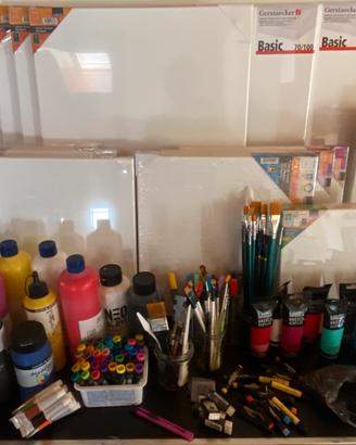 Kit pittura: cavalletti, tele, acrilici, pennelli