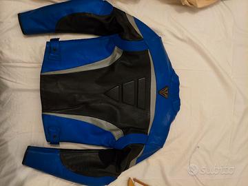 tuta moto in pelle e pantaloni 