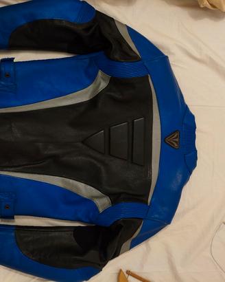 tuta moto in pelle e pantaloni 