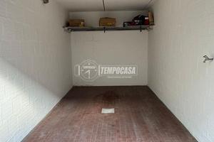 GARAGE IN VIA NERUDA!