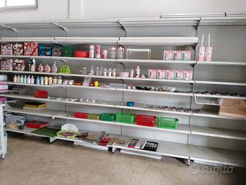 V. SCAFFALI PER NEGOZI