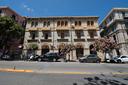 corso-cavour-cat-c-1-con-tre-luci-su-strada