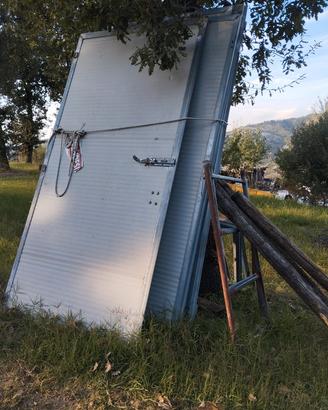Porte e travi in ferro per capannone 