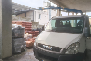 Iveco Daily ribaltabile trilaterale con gru