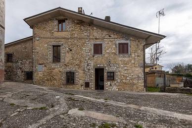 Casa indipendente di 134 m² con 3 locali a Morro R