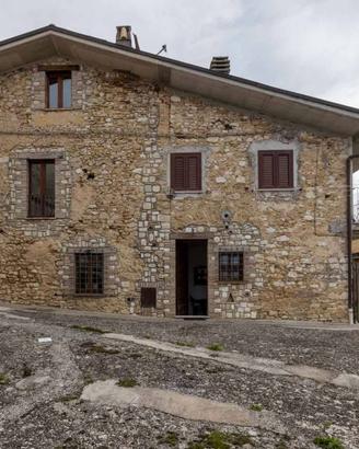 Casa indipendente di 134 m² con 3 locali a Morro R
