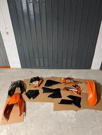 PLASTICHE EXC 125 2006