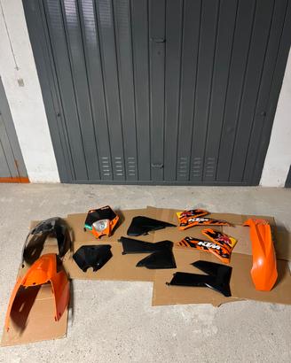 PLASTICHE EXC 125 2006