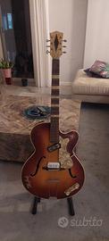 Chitarra acustica Hofner amplificata