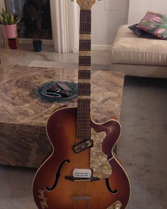 Chitarra acustica Hofner amplificata
