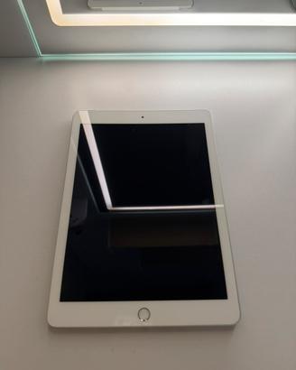 Apple Ipad 5 gen (2017) 32 gb wifi + cellular