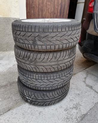 Cerchi con gomme invernali 