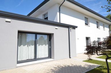 Casa indipendente con giardino