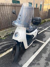 Scooter elettrico NIU 125