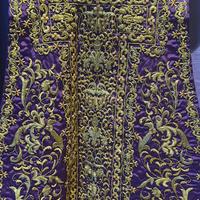 Pianeta in seta ricamata a mano