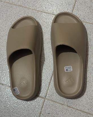 ADIDAS YEEZY slide taglia 45 beige chiaro
