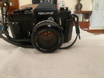 Fotocamera Reflex analogica vintage Nikomat
